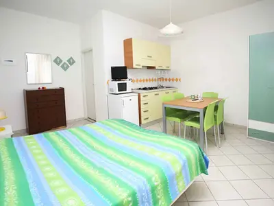 Ferienwohnung für 3 Personen (30 m²) in Bibione 1/10