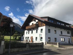 23516764-Ferienwohnung-4-Bichlbach-300x225-0