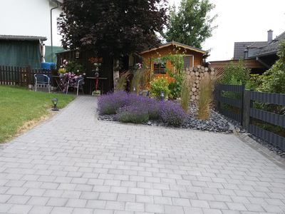 Gartenhaus mit Parkplatz und Unterstellmöglichkeit
