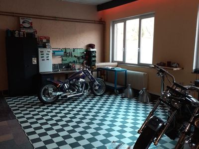 Garage und Hobbywerkstatt des Gastgebers Garage und Hobbywerkstatt des Gastgebers