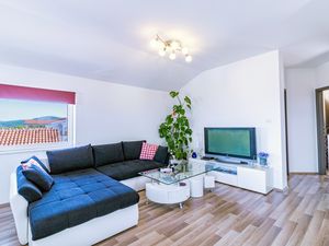 23931750-Ferienwohnung-4-Bilice-300x225-2