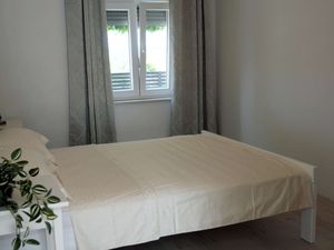 24036417-Ferienwohnung-4-Bilice-300x225-3