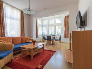 23063019-Ferienwohnung-4-Binz (Ostseebad)-300x225-1