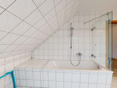 Badewanne mit Duschvorrichtung