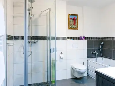 Badezimmer mit Dusche