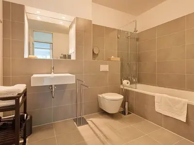 Badezimmer mit Dusche