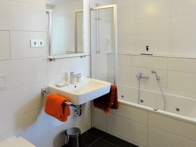 Badezimmer mit Badewanne