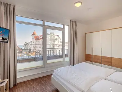Schlafzimmer mit Doppelbett