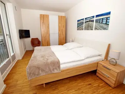 Schlafzimmer mit Doppelbett