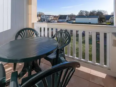 Balkon mit Gartenmöbeln