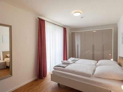 Schlafzimmer mit Doppelbett