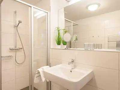 Badezimmer mit Dusche