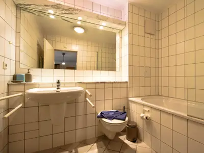 Bad mit Badewanne