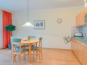 21975021-Ferienwohnung-4-Binz (Ostseebad)-300x225-3