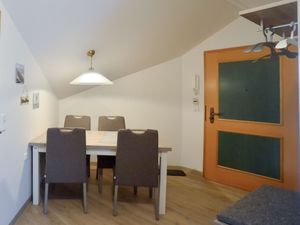 24026728-Ferienwohnung-4-Binz (Ostseebad)-300x225-1