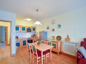 24026762-Ferienwohnung-4-Binz (Ostseebad)-300x225-1