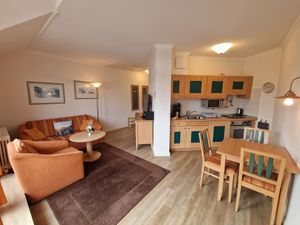 24026838-Ferienwohnung-3-Binz (Ostseebad)-300x225-1