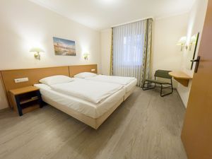 24026881-Ferienwohnung-4-Binz (Ostseebad)-300x225-3