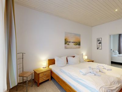 1. Doppelbett-Schlafzimmer