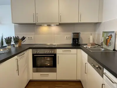 Küche mit Backofen