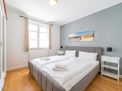 Schlafzimmer 1 mit Doppelbett