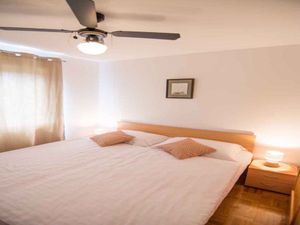 23982140-Ferienwohnung-4-Biograd Na Moru-300x225-5