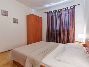 23773445-Ferienwohnung-4-Biograd Na Moru-300x225-5