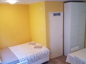 23022287-Ferienwohnung-4-Biograd Na Moru-300x225-5