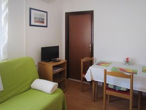 23369738-Ferienwohnung-4-Biograd Na Moru-300x225-5