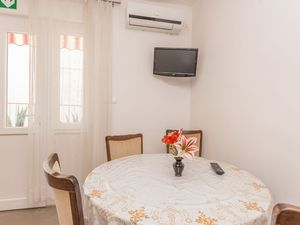 23945042-Ferienwohnung-3-Biograd Na Moru-300x225-4