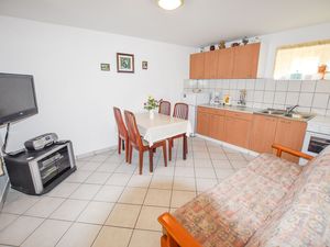 23944257-Ferienwohnung-4-Biograd Na Moru-300x225-1