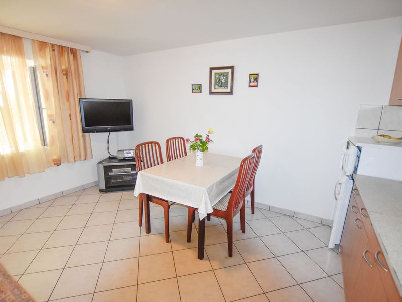 23944257-Ferienwohnung-4-Biograd Na Moru-800x600-2