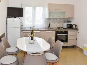 23945308-Ferienwohnung-6-Biograd Na Moru-300x225-1