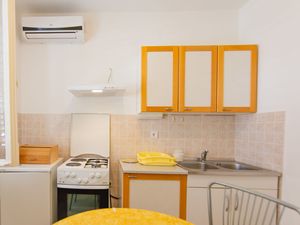 23945027-Ferienwohnung-2-Biograd Na Moru-300x225-4