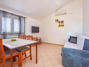 23945061-Ferienwohnung-4-Biograd Na Moru-300x225-4