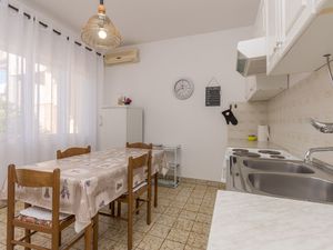 23945085-Ferienwohnung-4-Biograd Na Moru-300x225-1