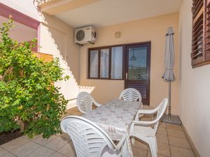 23945085-Ferienwohnung-4-Biograd Na Moru-300x225-4