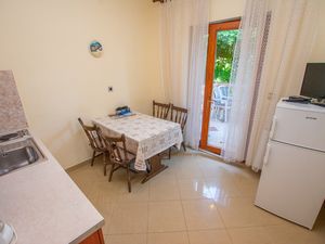 23945648-Ferienwohnung-4-Biograd Na Moru-300x225-2