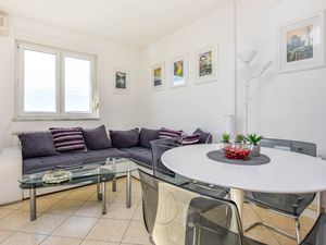 23946445-Ferienwohnung-5-Biograd Na Moru-300x225-4