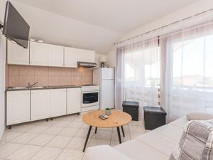 23720792-Ferienwohnung-4-Biograd Na Moru-300x225-1