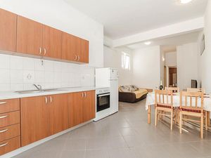 23730485-Ferienwohnung-4-Biograd Na Moru-300x225-1