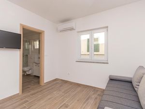 23739505-Ferienwohnung-4-Biograd Na Moru-300x225-1