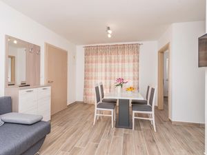 23739508-Ferienwohnung-4-Biograd Na Moru-300x225-1