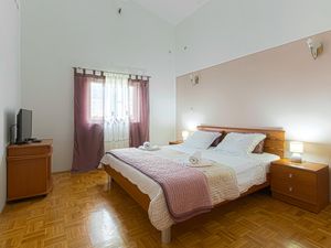 23743880-Ferienwohnung-4-Biograd Na Moru-300x225-3