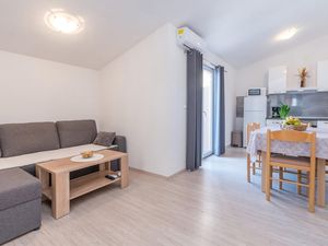 23759598-Ferienwohnung-5-Biograd Na Moru-300x225-2