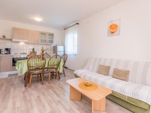 23759626-Ferienwohnung-4-Biograd Na Moru-300x225-2