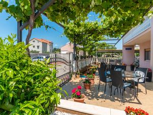 23763037-Ferienwohnung-6-Biograd Na Moru-300x225-2