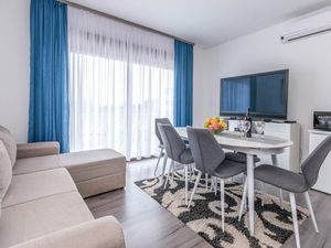 23763037-Ferienwohnung-6-Biograd Na Moru-300x225-3