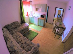 18693439-Ferienwohnung-3-Biograd Na Moru-300x225-1