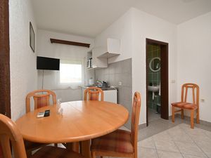 18742036-Ferienwohnung-6-Biograd Na Moru-300x225-1